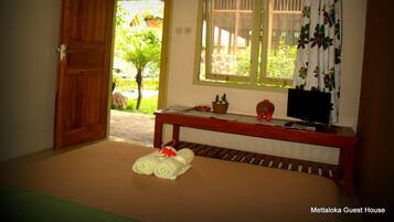 Kamar Double Standar, Bebas Asap Rokok | Pemandangan dari kamar