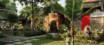 Mettaloka Guest House and Art Space