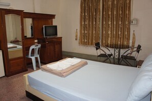 書桌、免費 Wi-Fi