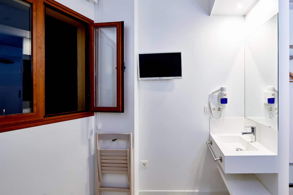 Single Room | Soundproofing, free WiFi, bed sheets