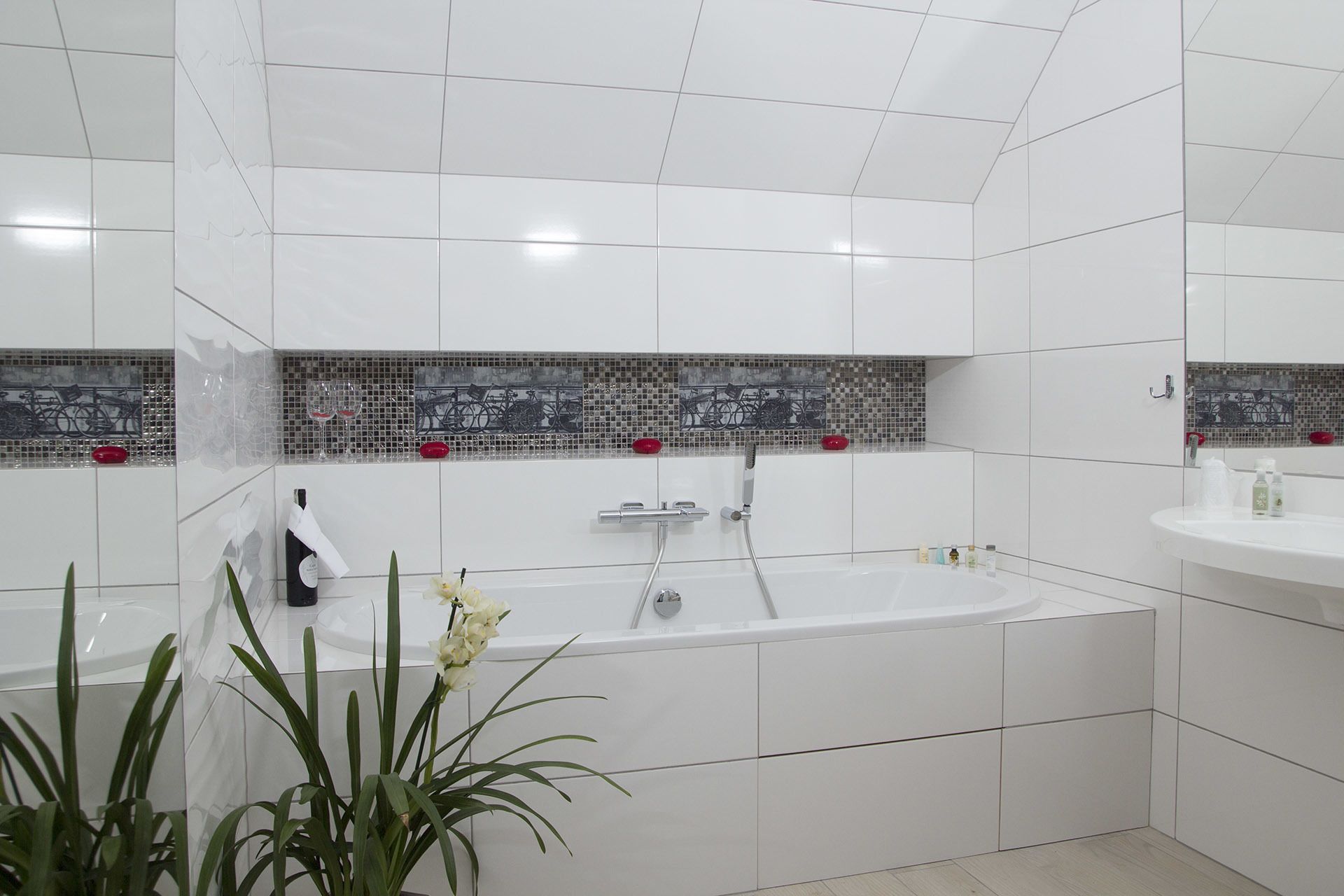 deep-soaking bathtub