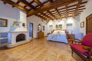 Villa, 5 chambres, piscine privée | 5 chambres, fer et planche à repasser, Wi-Fi gratuit, draps fournis