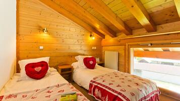 Habitación con 1 cama matrimonial o 2 individuales | Escritorio, cunas y wifi gratis