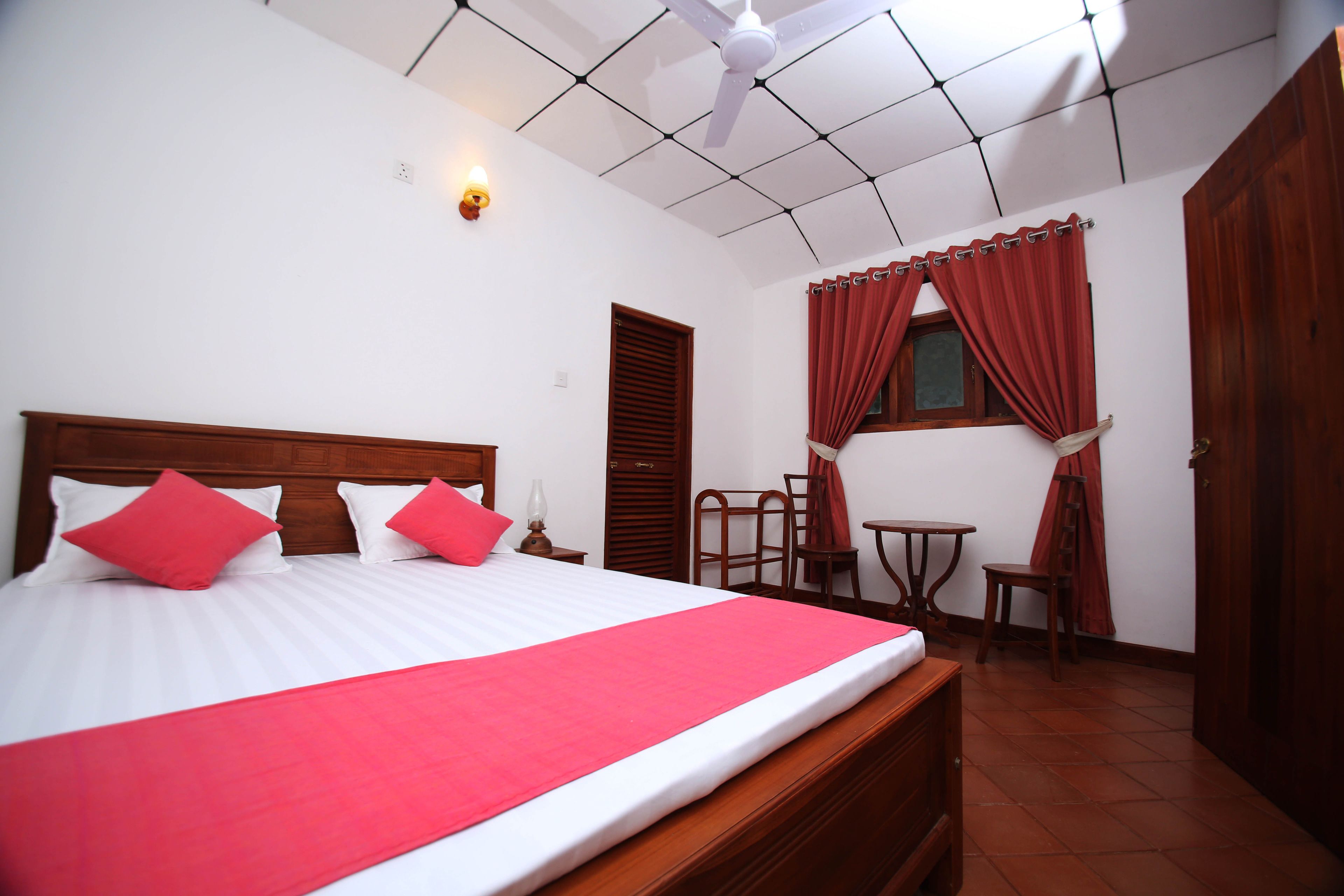 3 habitaciones, escritorio, tabla de planchar con plancha y wifi gratis 