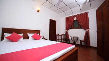 3 habitaciones, escritorio, tabla de planchar con plancha y wifi gratis