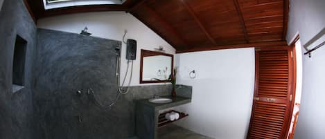 Villa estándar, 3 habitaciones | Regadera en el baño