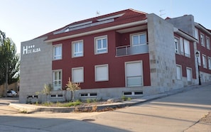 Front of property - Hotel de Alba (Muelas del Pan)