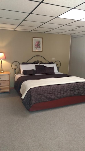 Escritorio, wifi gratis y ropa de cama