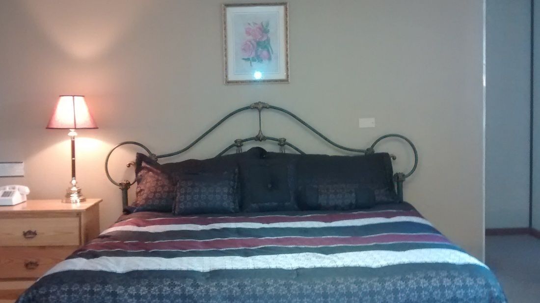 Standard Room, 1 King Bed | Desk, free WiFi, bed sheets