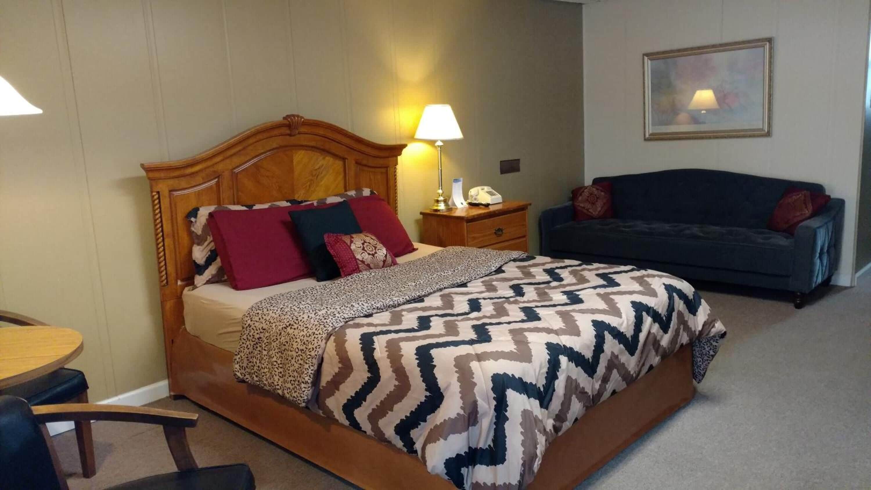 Desk, free WiFi, bed sheets