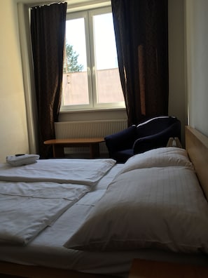Quarto casal clássico | Wi-Fi de cortesia, roupa de cama