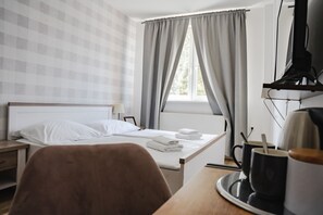 Comfort Double Room | Free WiFi, bed sheets