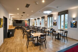 Daily continental breakfast (EUR 11.90 per person) - Hostelo Berlin Mitte (Berlin)