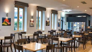 Family Room (for 6 people) | In-room dining