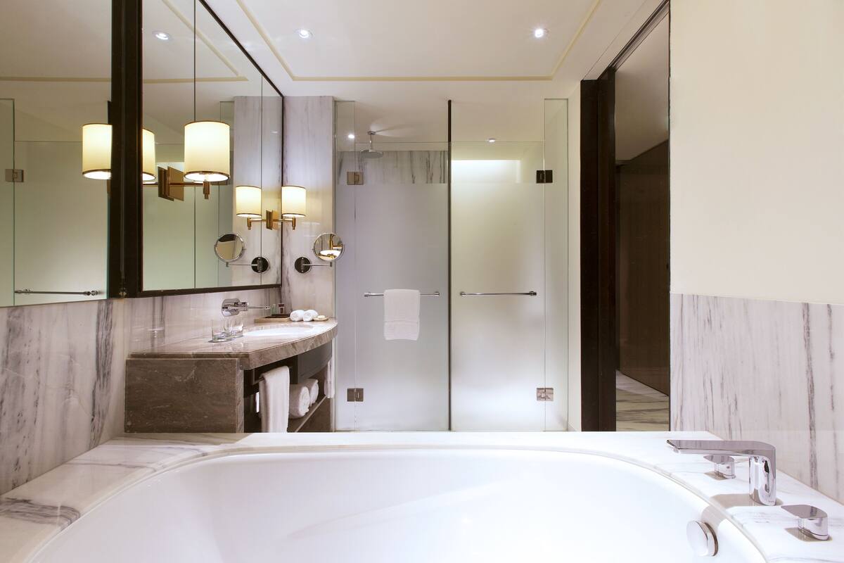 executive suite, 1 king bed (grand suite, club lounge access) | bathroom | separate bathtub and shower, rainfall showerhead, free toiletries