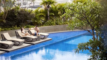 Outdoor pool, free pool cabanas, pool loungers