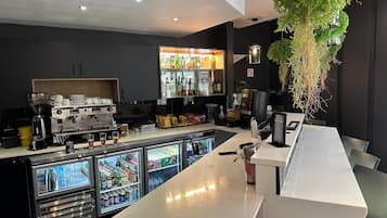 Desayuno buffet diario (ZAR 235 por persona)