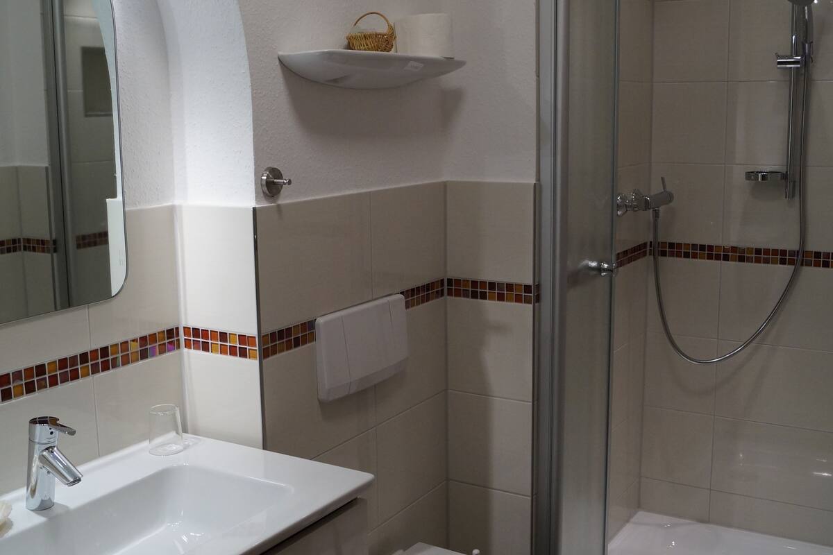 double room, balcony | bathroom | shower, free toiletries, towels