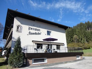 Front of property - Hotel Sonnleitn (Hermagor-Pressegger See)