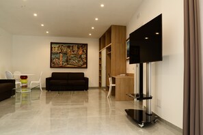 Suite, Multiple Beds, Sea View | Living area