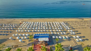 Een minibar, een kluis op de kamer, een bureau, gratis babybedden
