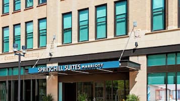 A hotel entrance with a sign reading "Springhill Suites Marriott".