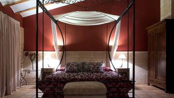 Premium bedding, in-room safe, desk, blackout curtains