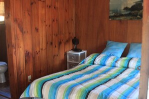 Lakefront Yellow Cottage | Individually decorated, individually furnished, free WiFi, bed sheets - The Cottages at Harvey Lake (Northwood)