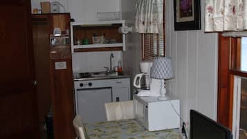 Lakefront Pink Cottage | Private kitchen