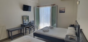 Triple Room, Sea View | In-room safe, rollaway beds, free WiFi, bed sheets - Artemis Hotel (Eretria)