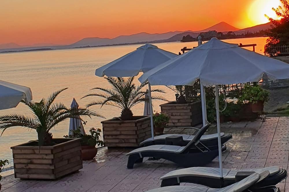 Artemis Hotel