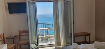 Triple Room, Sea View | In-room safe, rollaway beds, free WiFi, bed sheets
