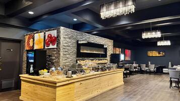 Petit déjeuner complet compris tous les jours