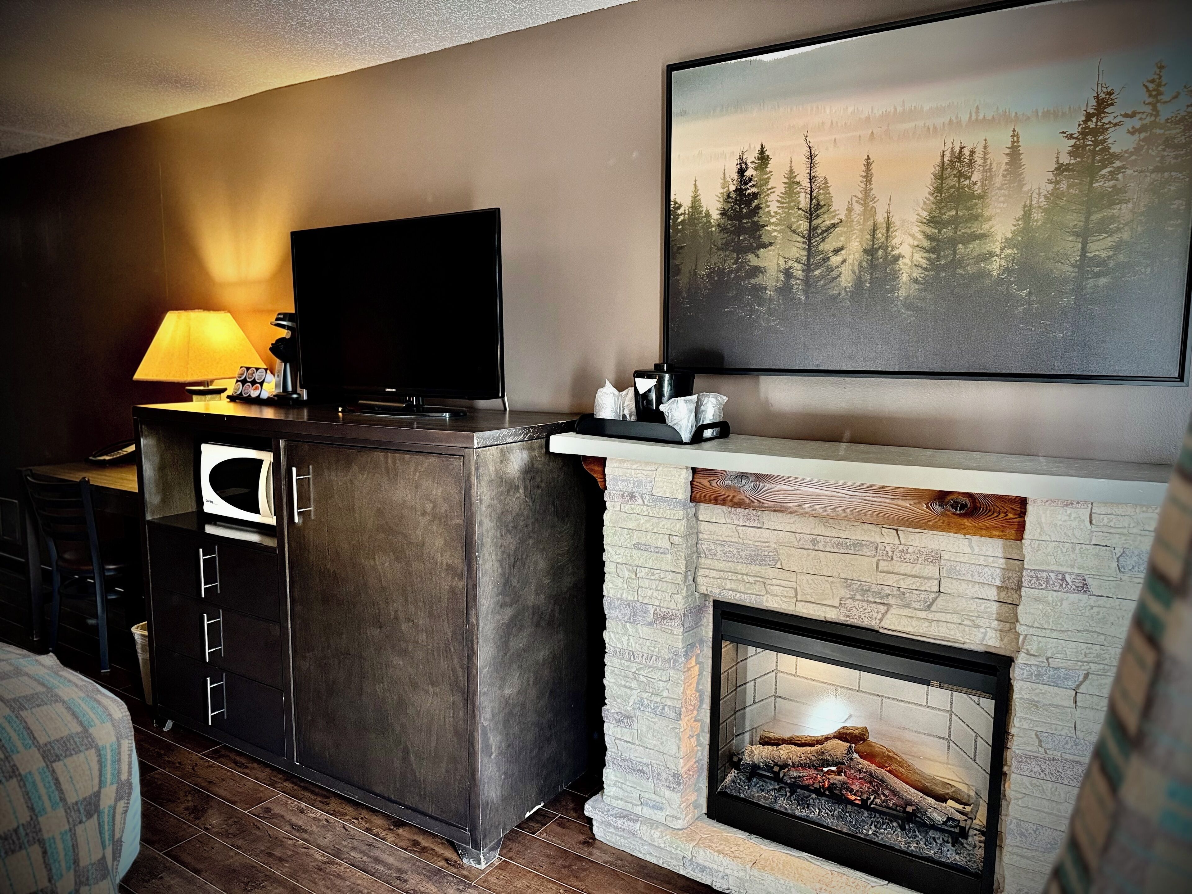 standard room, 1 king bed, non smoking | premium bedding, pillow-top beds, desk, free wifi