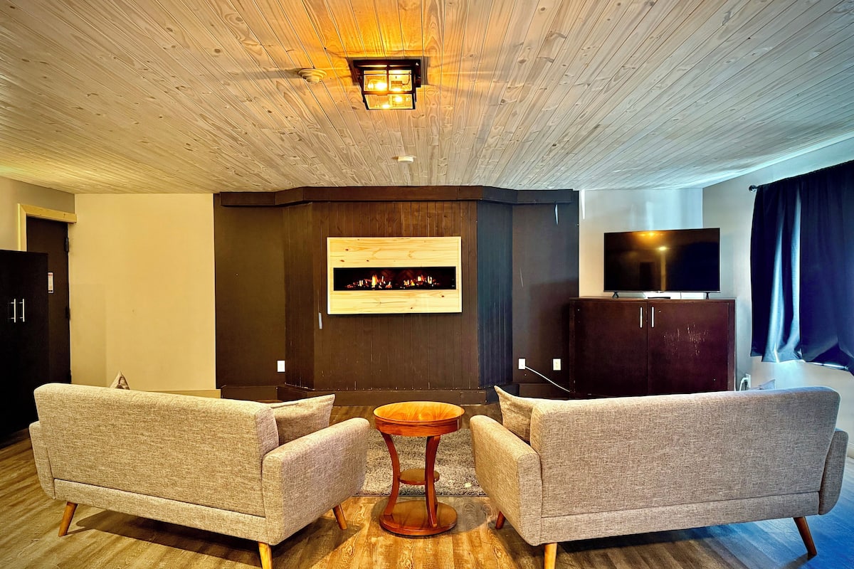 premium bedding, pillow-top beds, desk, free wifi