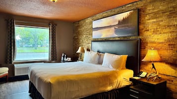 Standard Room, 1 King Bed, Non Smoking | Premium bedding, pillowtop beds, desk, soundproofing