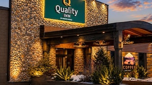 A hotel with a stone facade, a sign for 'Quality Inn by Choice Hotels,' and a 'Copper Lounge' sign. - Quality Inn Fort Frances (Fort Frances)