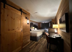 Executive Double Room | Bathroom | Free toiletries, hair dryer, towels, soap