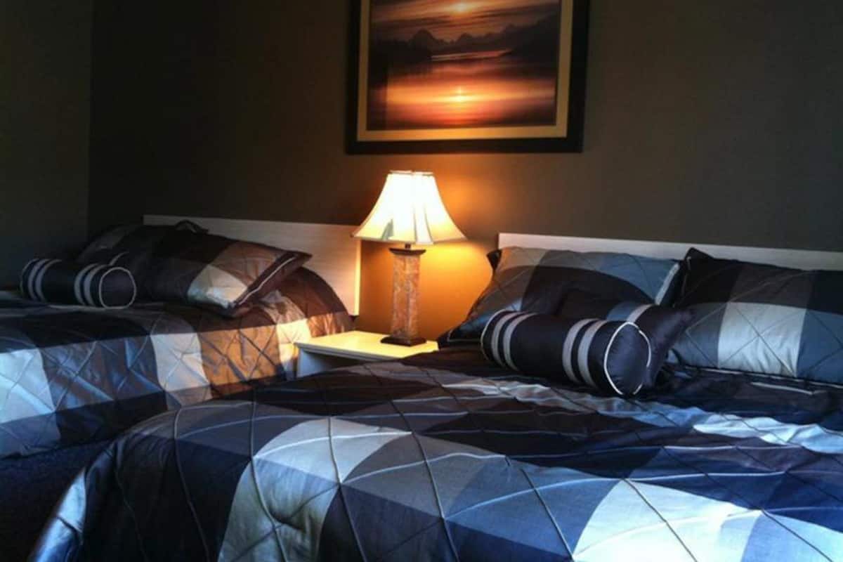 Standaard kamer, 2 tweepersoonsbedden | Luxe beddengoed, extra bedden, gratis wifi, beddengoed