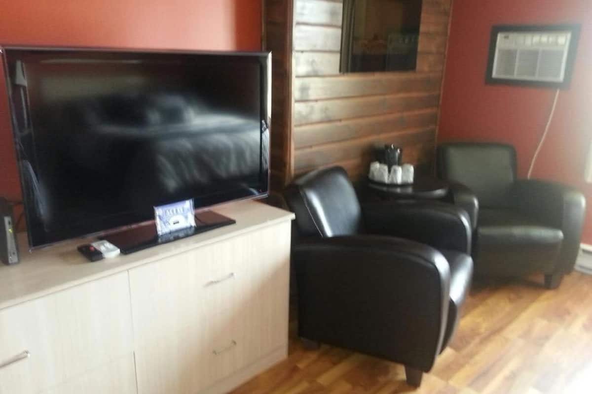 flat-screen tv, pay films