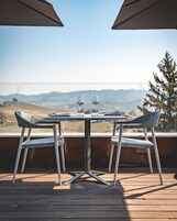 Se sirven almuerzos y cenas, cocina local