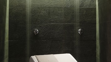 Een sauna, een stoombad, een Turks bad/hammam, lichaamsbehandelingen