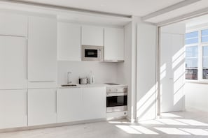 Small Studio | Private kitchenette | Fridge, microwave, coffee/tea maker