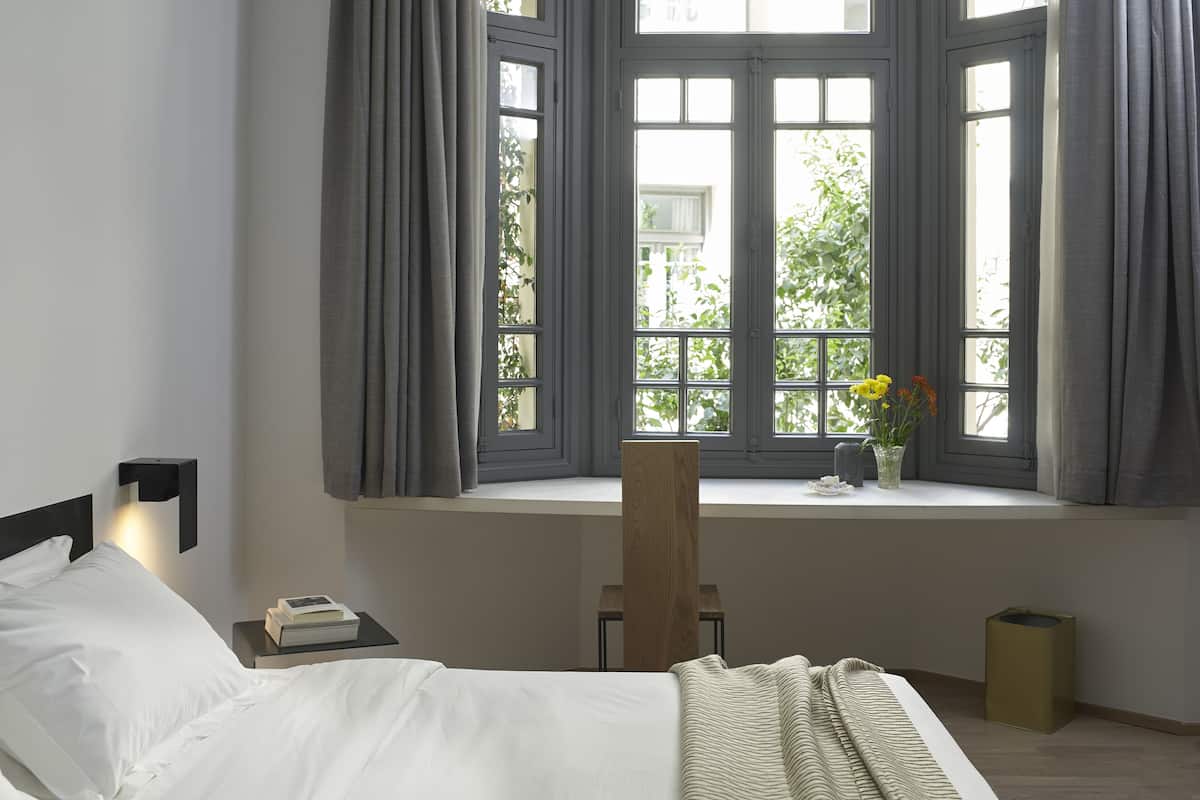 Suite, uitzicht op binnenplaats | Luxe beddengoed, een kluis op de kamer, individueel gedecoreerd