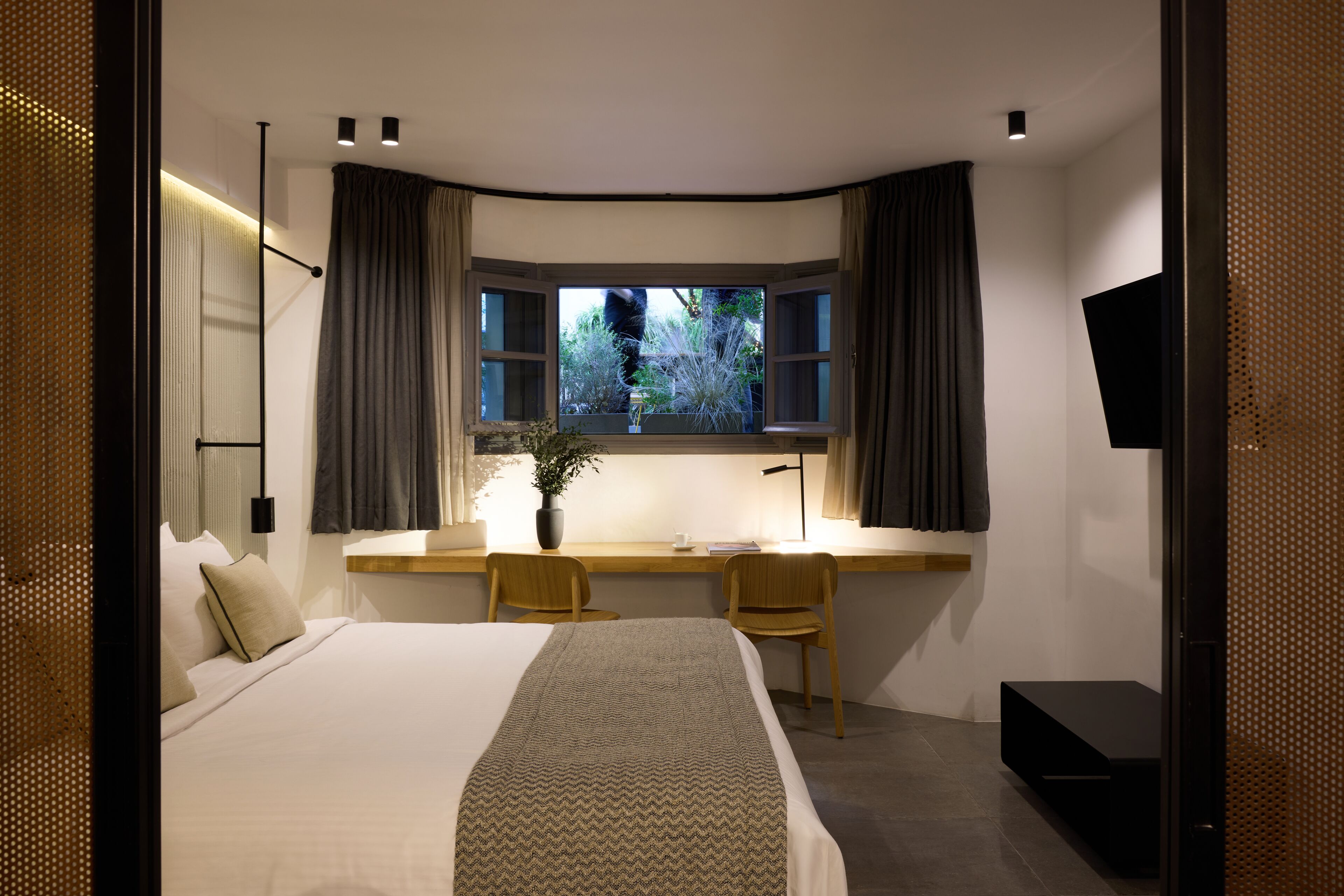 family room, courtyard view (semi ground floor) | premium bedding, in-room safe, individually decorated