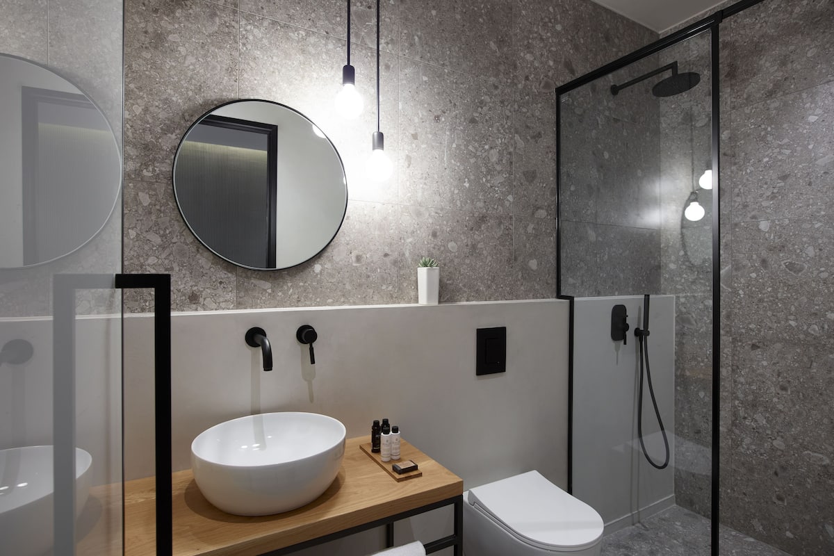 deluxe room, city view | premium bedding, in-room safe, individually decorated