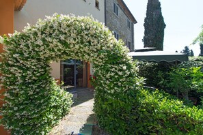Appartamento panoramico, 2 camere da letto (Visconti) | Giardino