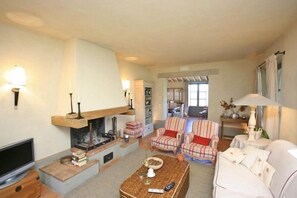 Villa, Multiple Bedrooms | Living room | Flat-screen TV, fireplace - Villa Danilo (San Casciano dei Bagni)