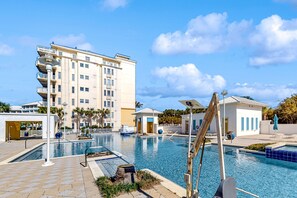Front of property - Carillon Beach Inn (Panama City Beach)