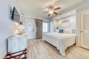 Room (Studio, Full Kitchen) | 1 bedroom, individually decorated, individually furnished - Carillon Beach Inn (Panama City Beach)